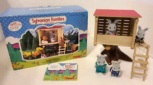 LOTE De Colección Sylvanian Families Funtime Treehouse 1986 + Babblebrook Rabbit Family - Imagen 1 de 22