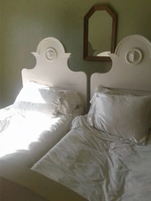 De un castillo en Transilvania, artesanía del viejo mundo, juego de cama doble europea.   Foto 1 de 4