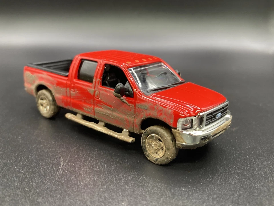 Camión de barro fundido a presión Ford F-250 Super Duty 2004 diésel 4x4 personalizado 1/64 Foto 1 de 4