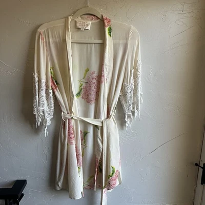 Stone Cold Fox 100% Silk Pink Hydrangea Floral Short Robe Wedding Romantic OS - Image 1 of 4