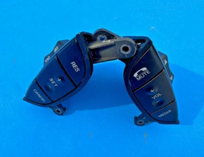 GENUINE 2000-2002 LINCOLN LS STEERING AUDIO CONTROL 3W4T14K147BAW/3W4T14K147CAW - Image 1 of 4