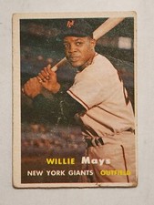 1957 TOPPS BASEBALL WILLIE MAYS #10 SAN FRANCISCO GIANTS BASEBALL CARD