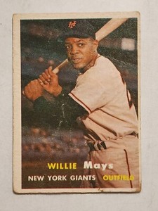 1957 TOPPS BASEBALL WILLIE MAYS #10 SAN FRANCISCO GIANTS BASEBALL CARD