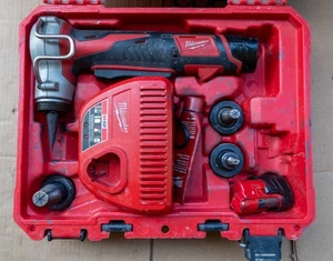 Milwaukee 2432-20 M12 ProPEX Akku-Erweiterungswerkzeug-Set 3 Aufsätze 2 Batt - Bild 1 von 10