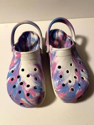 Sandalias Zueco Crocs Clásicas Mármol Azul Púrpura y Blanco Unisex Talla J4 Foto 1 de 4