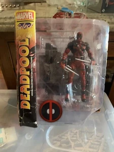 Deadpool Marvel Select Action Figure (Diamond Select Toys) - Picture 1 of 2
