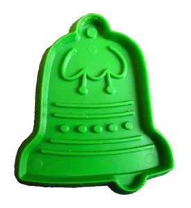 Hallmark CORTADOR DE GALLETAS Navidad Vintage VERDE CAMPANA Plástico MINI DURO - Imagen 1 de 2