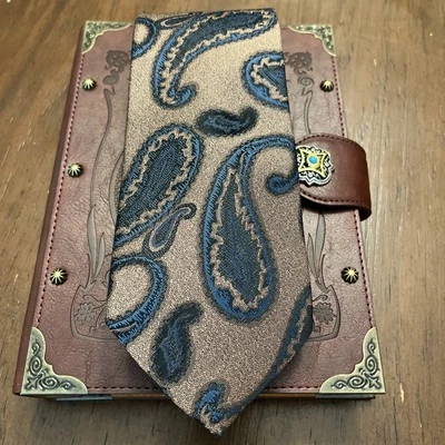 Винтажный бронзовый блестящий классический галстук с узором пейсли Oscar De La Renta Castner б/у в отличном состоянии - Изображение 1 из 4