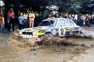 Peugeot 504 1977 y Mikkola at Safari Rally - póster de carrera promocional - Imagen 1 de 1