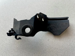 96-02 MERCEDES-BENZ E320 E430 W210 ~ LEFT FRONT BRAKE LINE BRACKET ~ A2104210794 - Picture 1 of 3