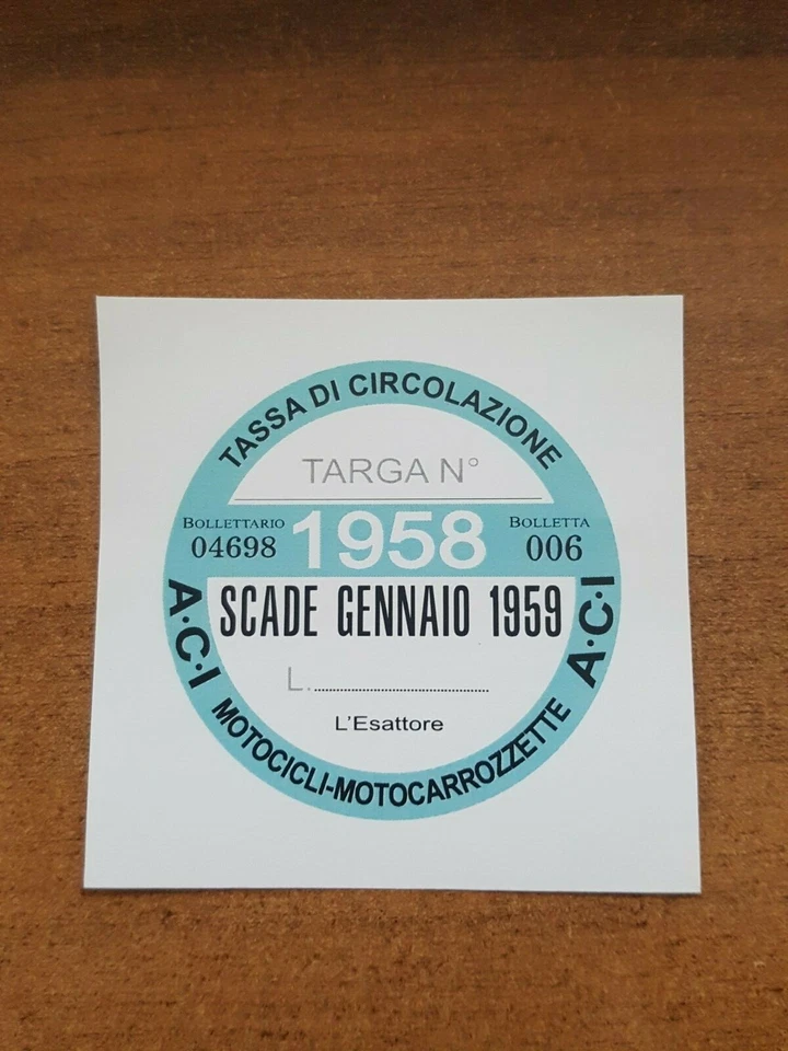 BOLLO DECORATIVO 1958 TASSA CIRCOLAZIONE VESPA SCOOTER MOTO EPOCA - Immagine 1 di 1