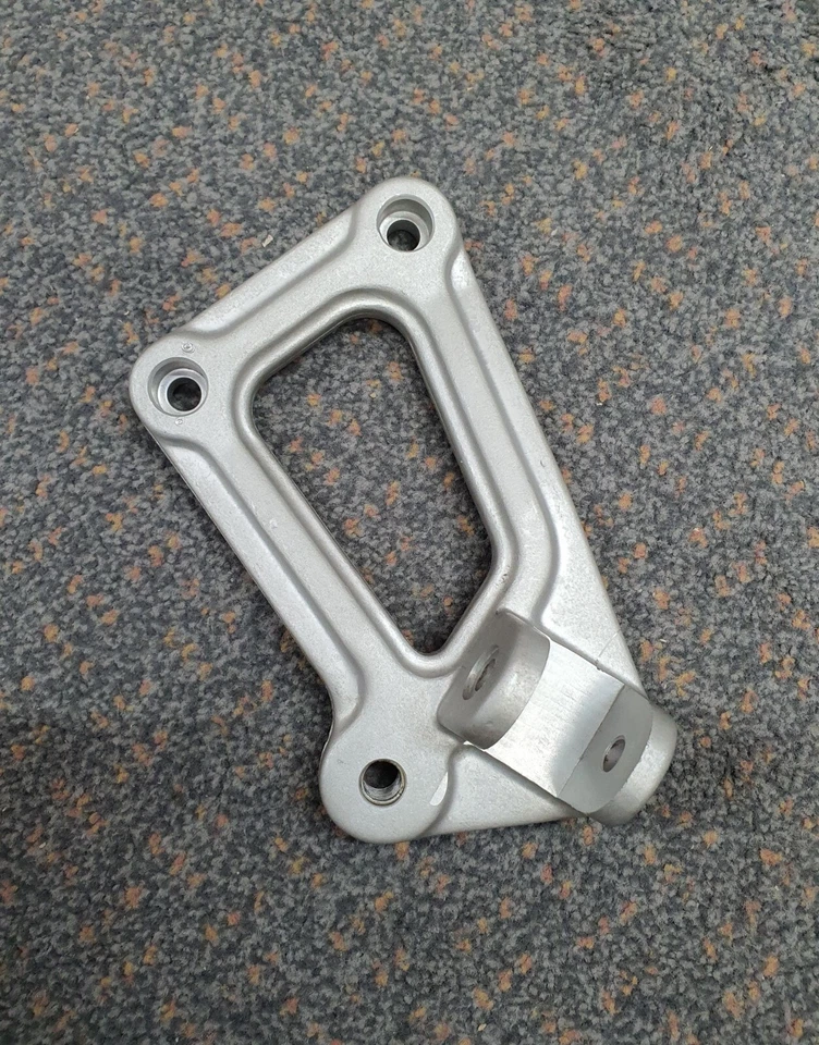 Suporte de apoio para os pés dianteiro esquerdo Ducati, piloto, peg, 1992 851, 82410131A - Imagem 1 de 1