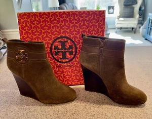 Tory Burch ~ Alaina Olive Green Size 9.5 - Picture 1 of 12