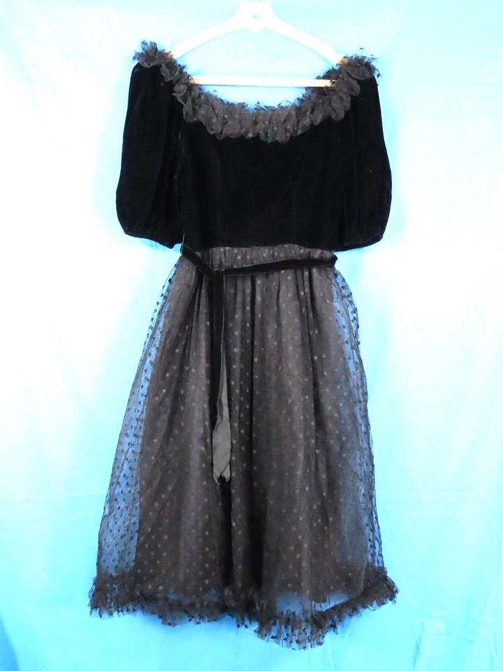 Vestido de Fiesta Negro Jo-ed Sophisticates de Colección TERCIOPELO Y MALLA DE PUNTOS ENCAJE Hombro Descubierto XS Foto 1 de 4