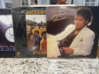 MICHAEL JACKSON 3X VINYL LP LOT THRILLER, JACKSON FIVE STAND, & WHO'S LOVING YOU - Image 1 of 4