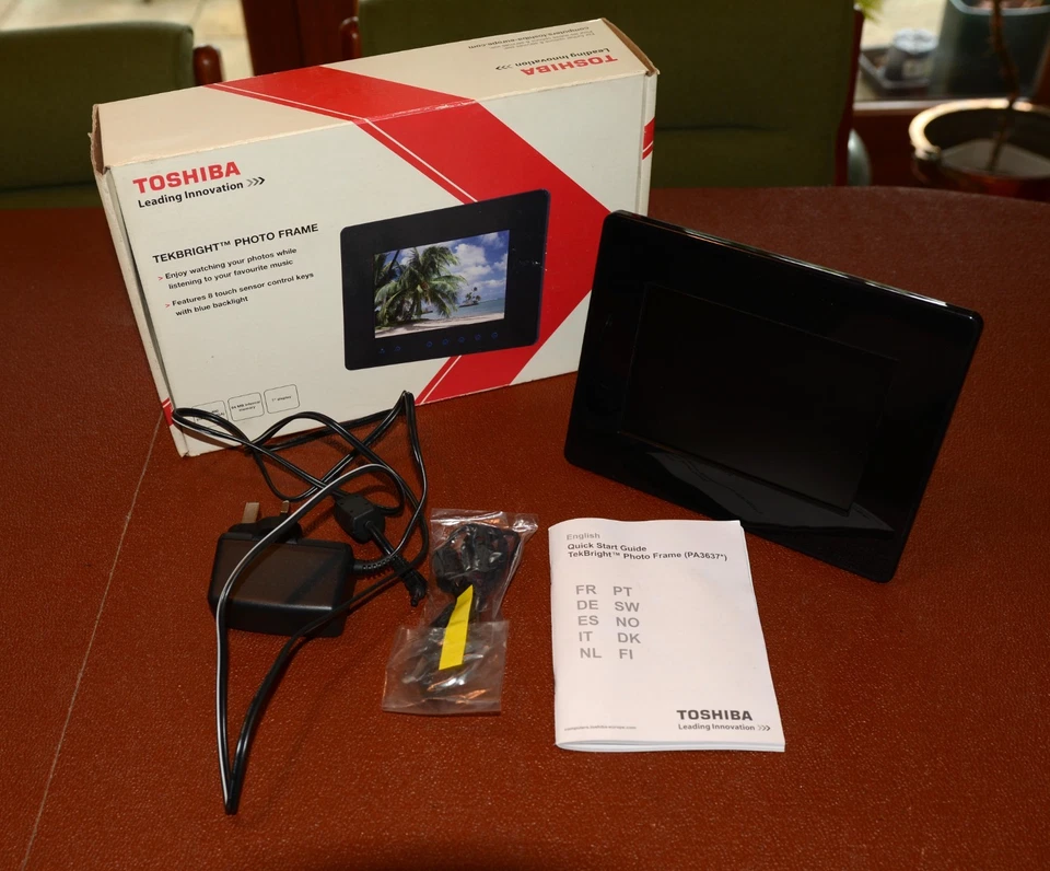 TOSHIBA Tekbright 7" Black Digital Photo Frame 64mb Boxed - Image 1 of 4