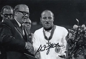 Football - Uwe Seeler - Hand Signed 12x8 Photograph - Germany - COA - Picture 1 of 1