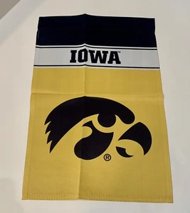 2x Iowa Hawkeyes Garten Flagge Foco 12x18" lizenziert University of Iowa 2er Set! - Bild 1 von 6