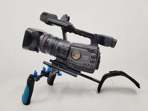 Kit De Caméscope Canon XF305 HD PAL Avec Support D'Épaule - Photo 1/24