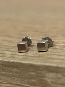 Hallmarked 9ct White Gold Square Stud Earrings - Picture 1 of 10