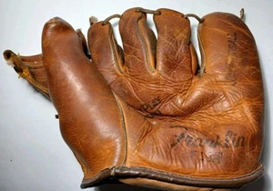 1950s Vintage Jim Piersall Baseball Glove Boston Red Sox 1950s Baseball Glove - Picture 1 of 19