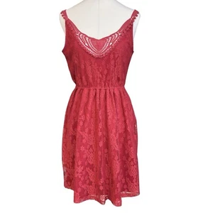Charlotte Russe Cocktailkleid rot Spitze Medium U-Ausschnitt transparenter Rücken Herzen - Bild 1 von 17