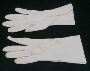 VINTAGE PALE PINK NYLON WOMEN'S DRESS GLOVES - Picture 1 of 5