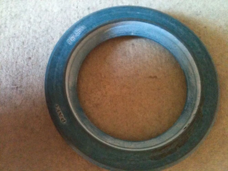 SAAB 96 SPORT 2 STROKE BULLNOSE / V4 1964 TO 1969 REAR AXLE SHAFT SEAL N.O.S - Imagem 1 de 1