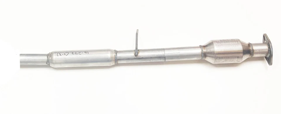 Mazda 3 2.0L engine Rear Resonator Pipe & Catalytic Converter 2010 TO 2013 - Image 1 of 1