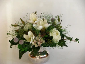 Strauß Blumen Seidenblumen Magnolie Mohn Rose Distel Dill Beeren weiß hellviolet - Bild 1 von 12