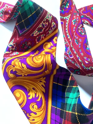 GIANNI VERSACE CORBATA TARTÁN BARROCA VINTAGE AÑOS 90 ART NOUVEAU PAISLEY ITALIA PÚRPURA Foto 1 de 4