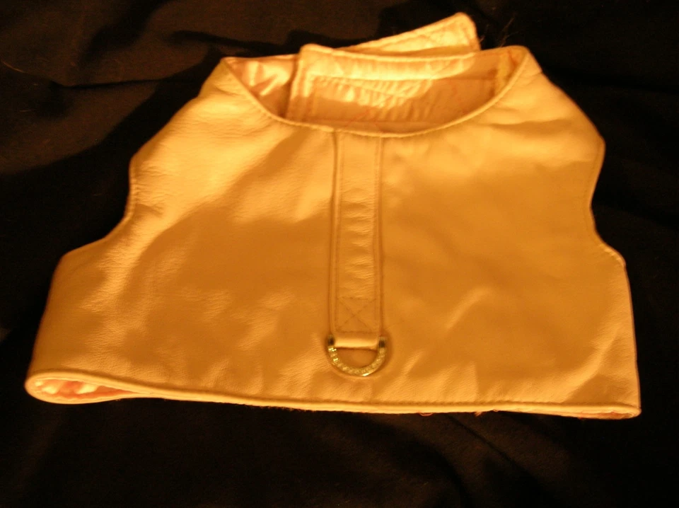 Chaleco de imitación de cuero rosa para perro talla L acolchado forro satinado $44.95 original venta al por menor  Foto 1 de 1