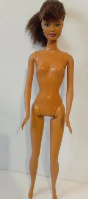 Muñeca Barbie Teresa morena desnuda para ÚNICA Foto 1 de 4