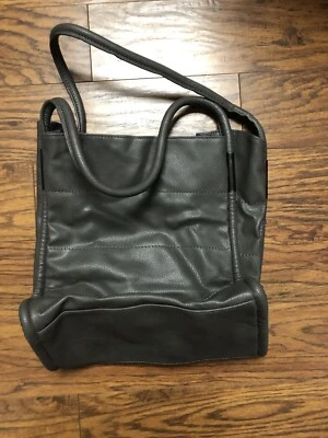 Bolso de hombro NEIMAN MARCUS gris oscuro imitación guijarros cuero vegano Foto 1 de 2