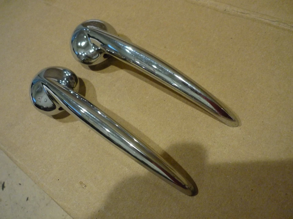 Ferrari 365 GT - Juego de manijas de puerta interiores (mercado de accesorios) NUEVO - P/N V1204060 Foto 1 de 3