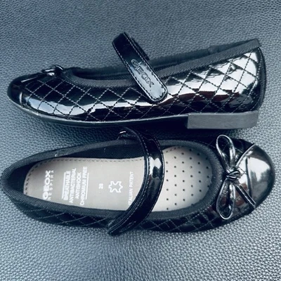 Geox Mary Jane Plie 漆皮芭蕾舞平底鞋 10 码 EU 28 女孩绗缝 — 第 1/4 张图片