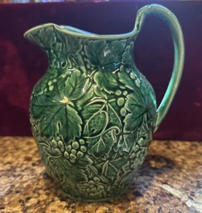 VINTAGE WEDGEWOOD & Barlaston of Etruria Green Grapevine Majolica Pitcher Jug - Picture 1 of 14