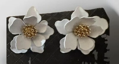 PENDIENTES ANTHROPOLOGIE 3D BRIGITTE FLORALES POST ACABADO ORO BLANCO 73-g✅ Foto 1 de 3