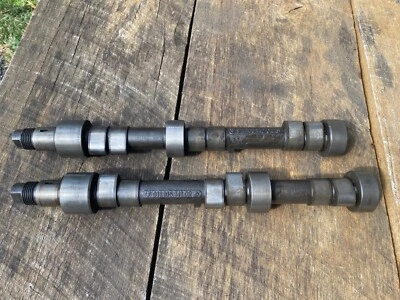 Juego de pares de levas de árbol de levas Porsche 911 2,4 L 1974-1977 901.105.142.0R 901.105.141.0R Foto 1 de 4