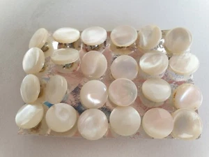 Shell Buttons Set of 24 Cream Round Vintage 12mm Shank On Card (24177) - Picture 1 of 7