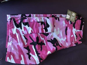 Ladies Pink Camo Shorts Med Regular 31”-35” - Picture 1 of 6