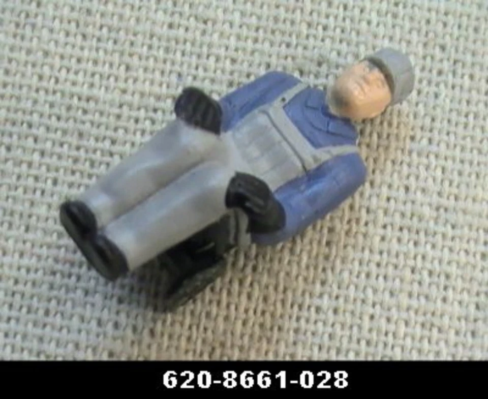 LIONEL 6208661028 FIREMAN FIGURE FITS 6-28661 SANTA FE YARD SWITCHER #2300 NOS! - Image 1 of 1