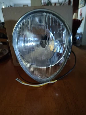 Cubo de lágrimas indio Gilroy y explorador de vidrio / espíritu Foto 1 de 4