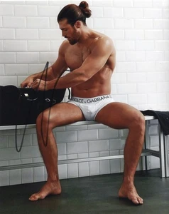 Can Yaman Foto Autografata Signed Photo PROOF Autografo Scatto Sexy in Intimo - Foto 1 di 3