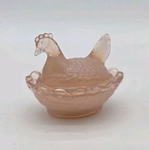 Vintage Boyd Kunst Glas Mini Henne auf einem Nest Salzkeller Krone toskanisch rosa #41 7-30-82 - Bild 1 von 8