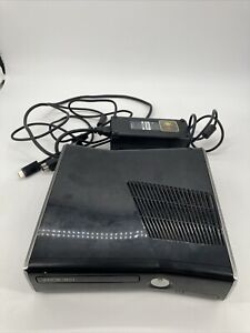 Konsola i przewody Microsoft Xbox 360 S 250GB czarne 1439 - przetestowane i działające