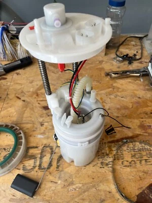 Módulo de bomba de combustible para BMW X5 E70/F15 2011-2014 para X6 E71/F16 2008-2010 3,0 L  Foto 1 de 4