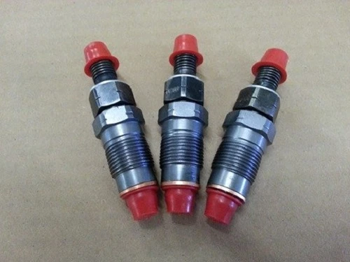 Juego de 3 inyectores de combustible Kubota D782 usados/reconstruidos 16001-53000, H1600-53000  Foto 1 de 1