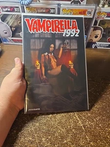 Vampirella 1992 Volume 5 Cosplay Variant Cover C - Picture 1 of 11
