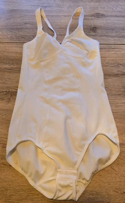 Pure luxury: Triumph shaped body/bodice body modern soft + cotton, size 75 B, white, New - Image 1 of 4